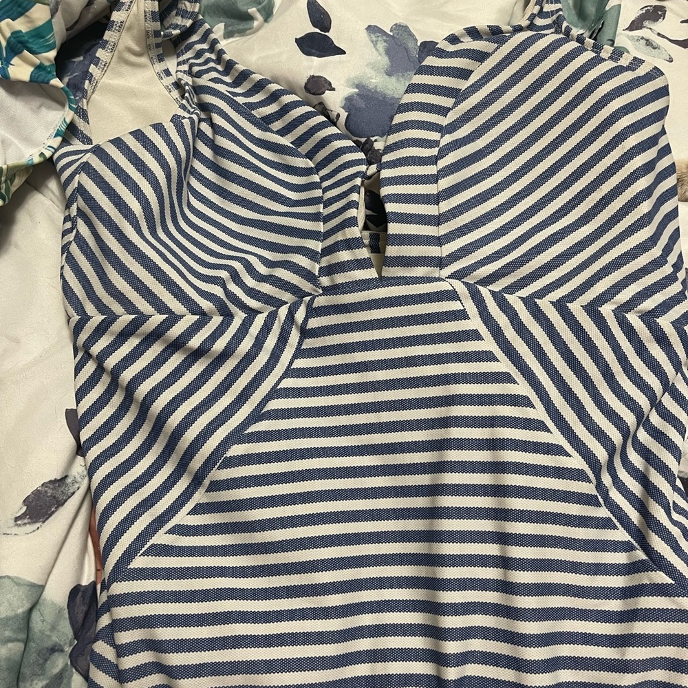 One piece swimming suit